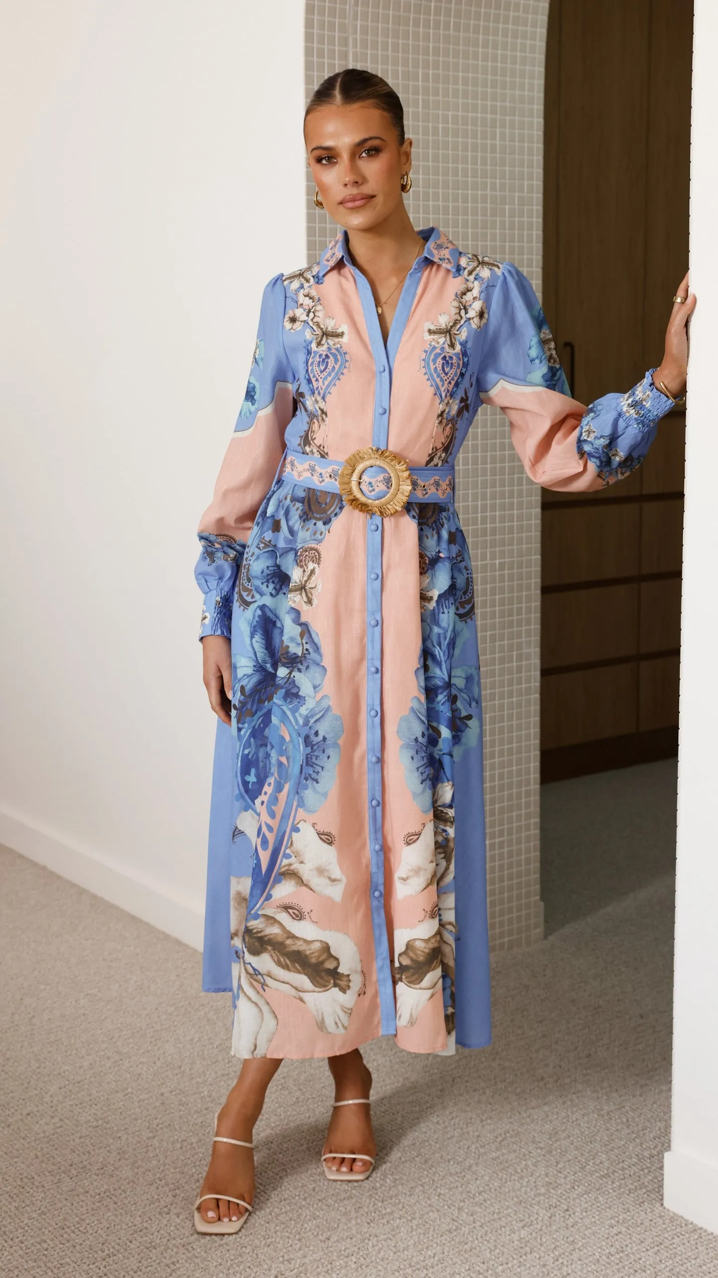 Magic Hour The classic design of this maxi dress makes it an essential piece for any fashion-forward wardrobe Naliah Long Sleeve Maxi Dress - Willow Blue