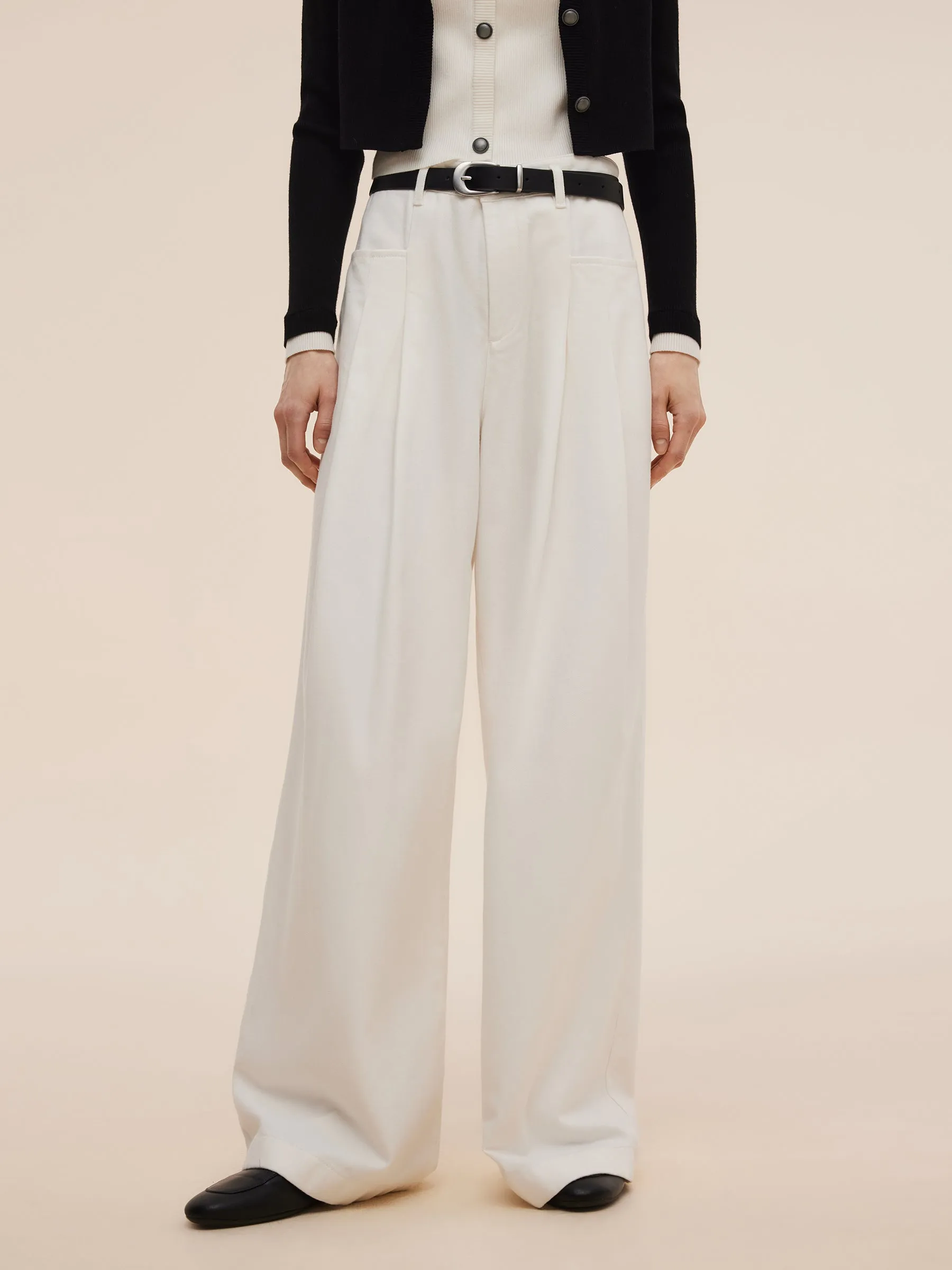 Simple Detail Denim Women High-Waisted Wide Leg Jeans With Leather Belt
